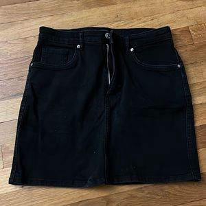 Zara black mini skirt in black size Large